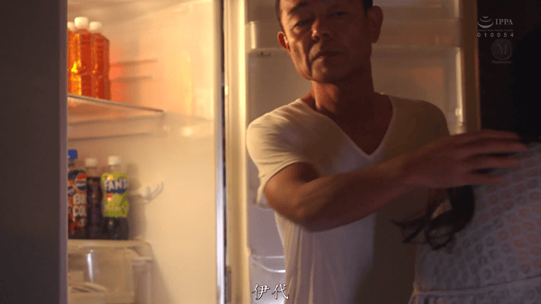 5YWs5YWs5oC75piv5Zyo5LiI5aSr5YaF5bCE5a6M5Lul5ZCO5o6l552A5Lit5Ye6LCDlpKrliLrmv4DniLHkuIrkuobov5nnp43mhJ/op4k=